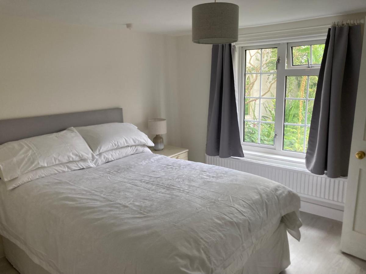 Bryntirion Farmhouse Apartment With Hot Tub Llanfair Caereinion Экстерьер фото